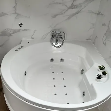 Seti Gorgeous With Jacuzzi Belgrad