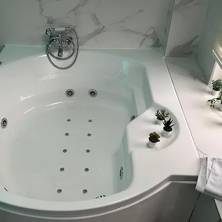 Seti Gorgeous With Jacuzzi Belgrad