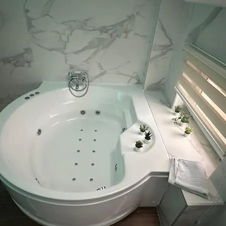Seti Gorgeous With Jacuzzi Belgrad