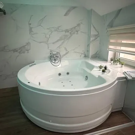 Seti Gorgeous With Jacuzzi Belgrad